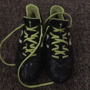 Boys New Balance baseball cleats